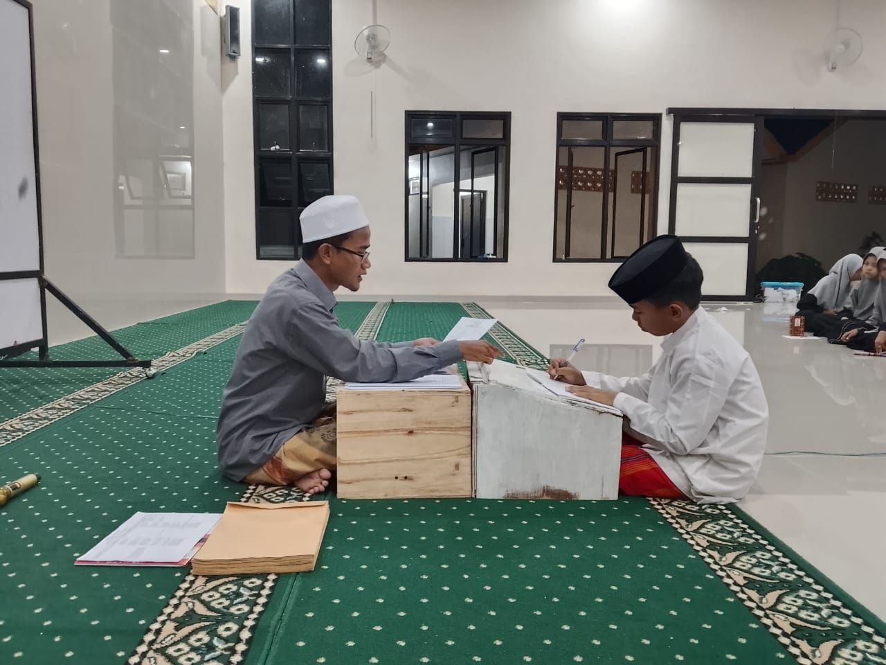 Pembagian Rapor dan Pemberian Penghargaan Bintang Santri